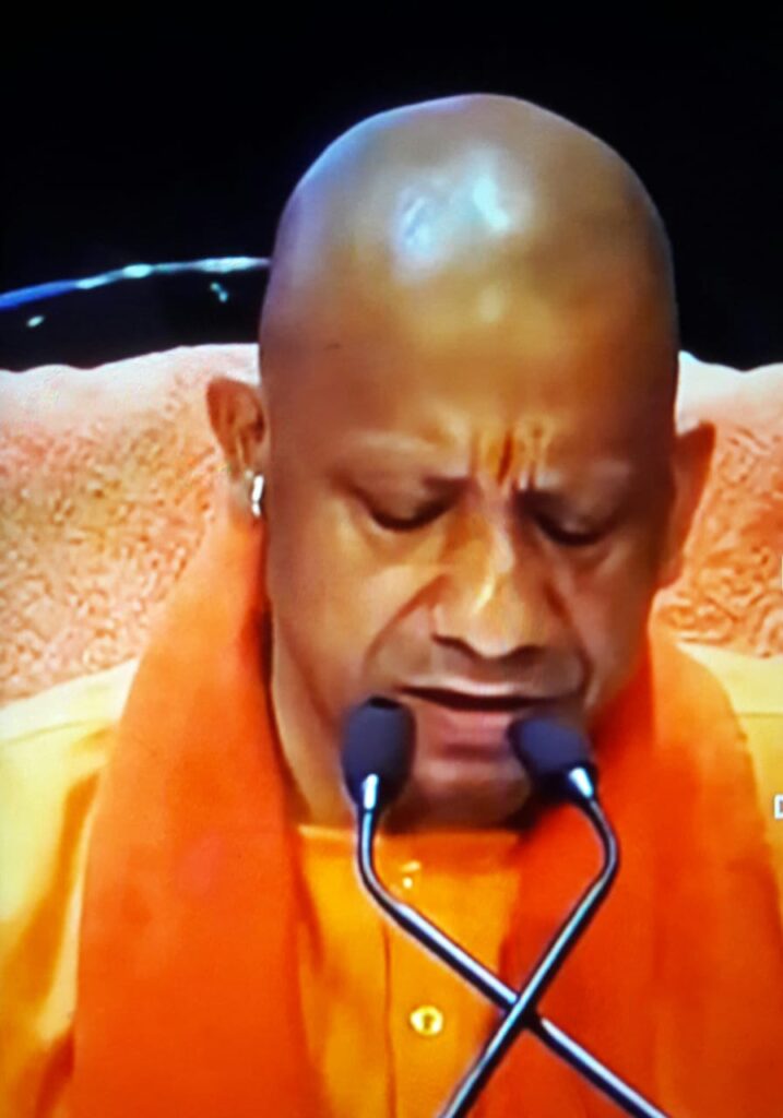पारदर्शी प्रक्रिया रोजगार सृजन के लिये गारंटी के ग्रामीण क्षेत्रों में वृद्धि के लिये यह अधिनियम मील का पत्थर साबित होगा। यह वक्तव्य़ उत्तर प्रदेश के मुख्यमंत्री माननीय योगी आदित्यनाथ नें लखनऊ लोकभवन में आयोजित एक प्रेस कांफ्रेस में कही इन्होंने कहा कि विकसित भारत जी राम जी 2025 से रोजगार सृजन के साधन मजबूत होगें। प्रधानमंत्री मोदी जी के नेतृत्व में ग्रामीण बारत के विकास की दिशा में यह बेहद महत्वपूर्ण कदम उठाया गया है। इन्होंने कहा कि लोगों ने देश के संसाधनों पर डकैती डाली है जिसके कारण युवाओं को बेरोजगारी और नौकरी के पलायन करना पड़ा है इसके लिये जी राम जी अधिनियम एक पारदर्शी कानून साबित होगा। Chief Minister of UP CM Yogi